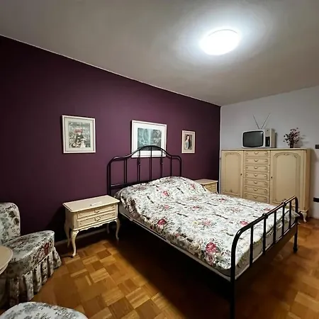 Apartment Flat Near To Oldtown & Konigsallee Dusseldorf